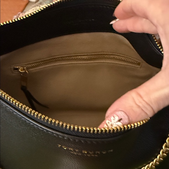 Tory Burch Black Perry Shoulder Bag with Gold Chain like new - Picture 4 of 5